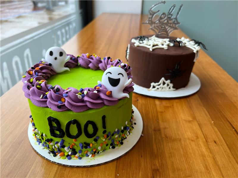 Make Halloween magical in Albion with Foundry Bake House’s custom cakes, cupcakes, cookies & festive treats.